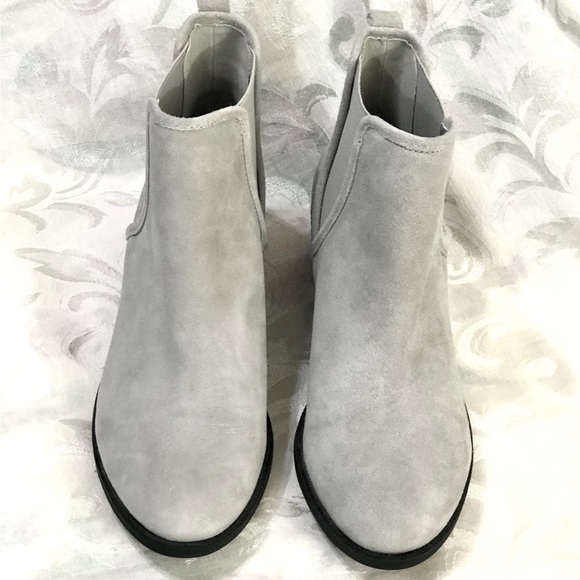Isaac Mizrahi Live Chelsea Boots Suede Light Grey Cement Gloria sz 10 New No Box - Picture 4 of 11